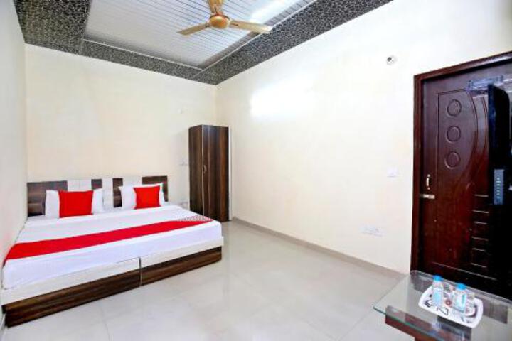 OYO 39957 Hotel HC King