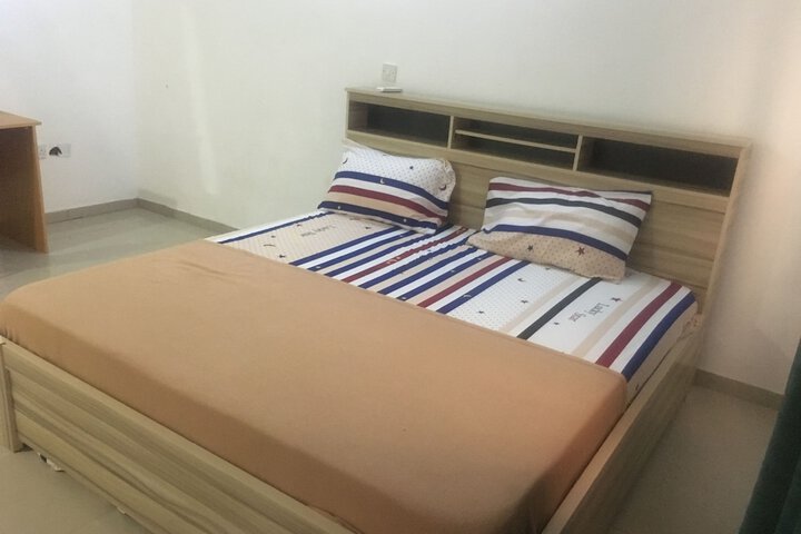 Room 8 of 16