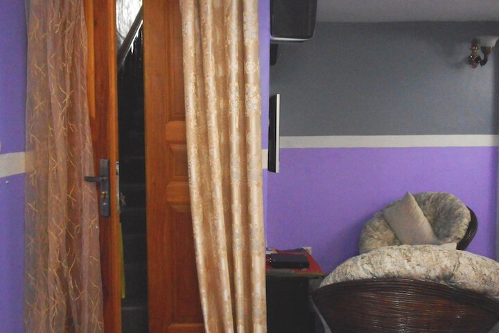 Room 6 of 12