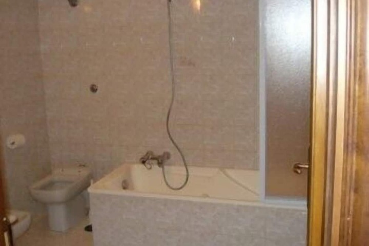 Deep soaking bathtub