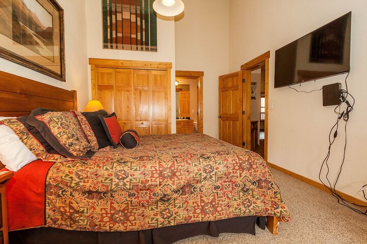 Room 4 of 103