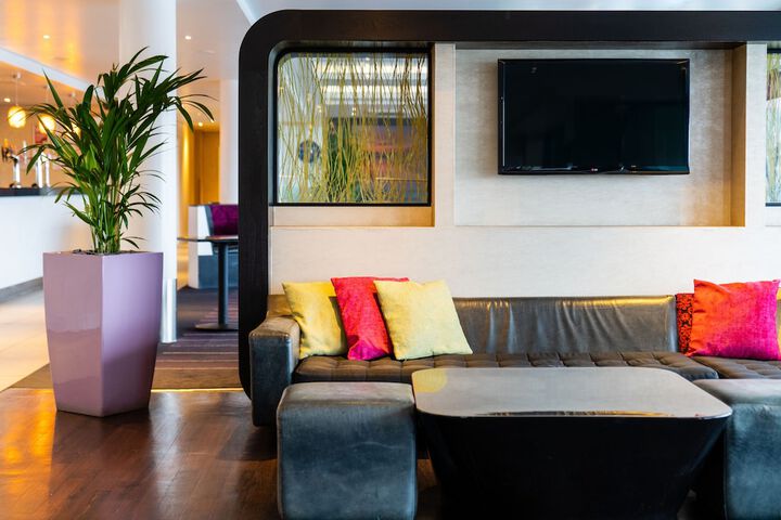 Lounge 60 of 81