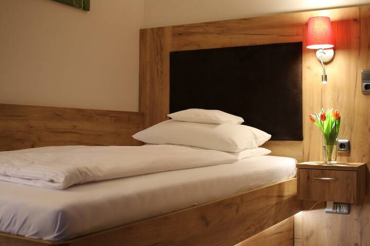 Room 6 of 174
