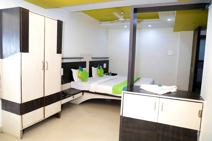 Room 7 of 13