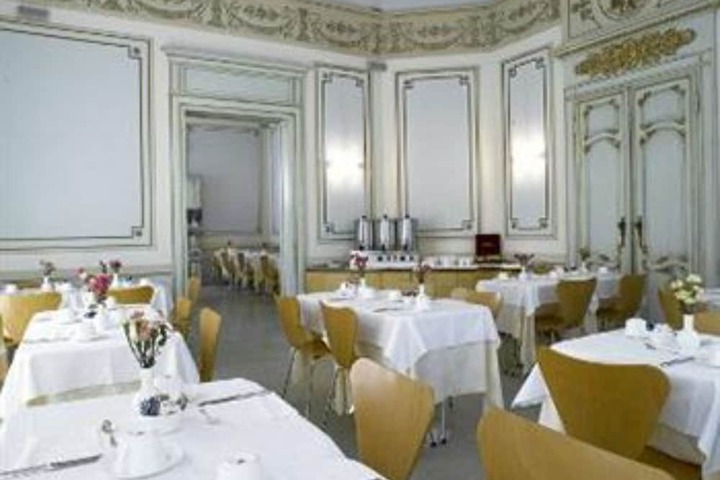 Dining Photos
