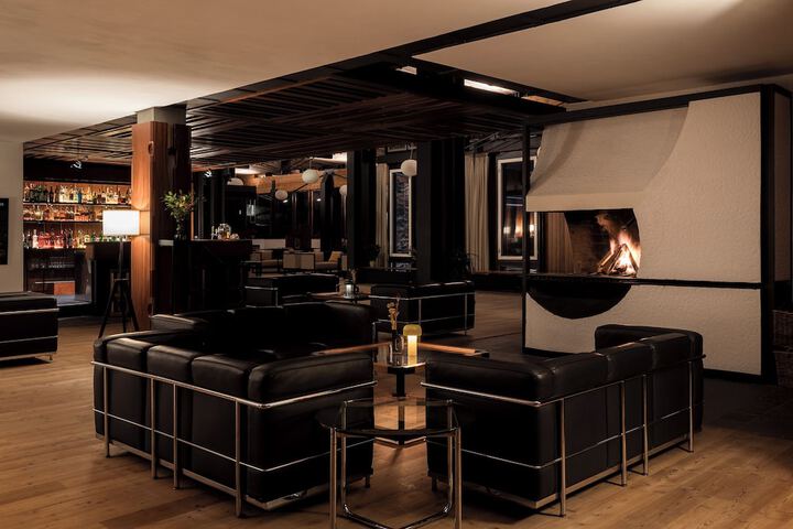 Lounge 45 of 57