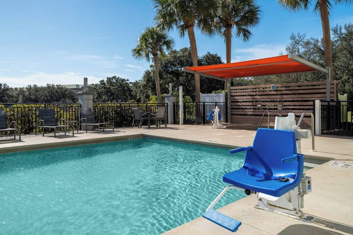 Hotel Pool