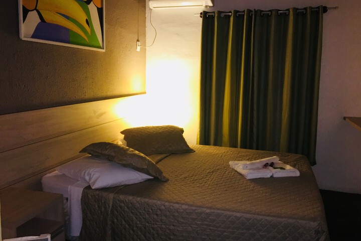 Room 3 of 76