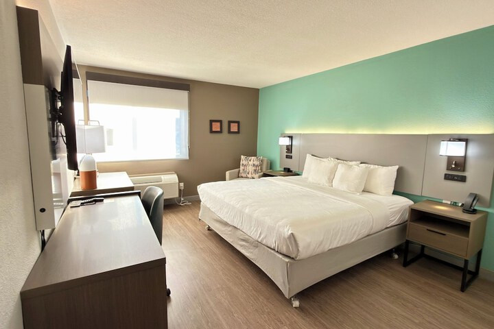 Room 6 of 35