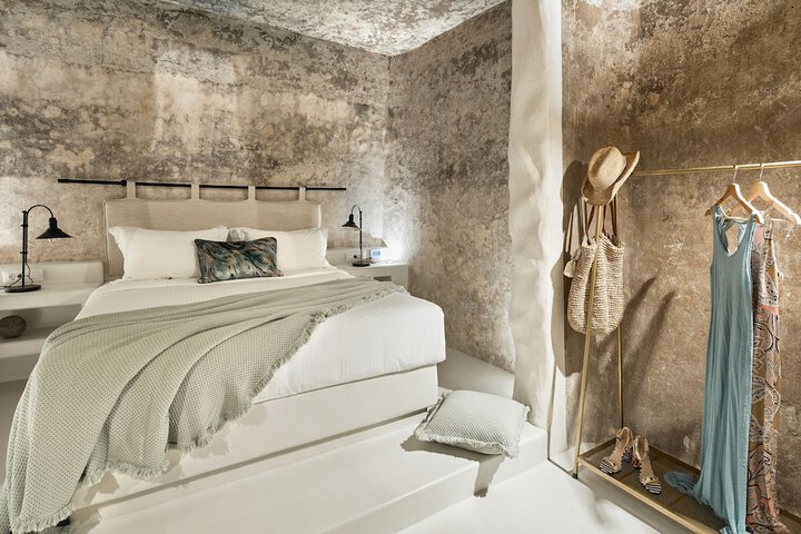 Room 16 of 174
