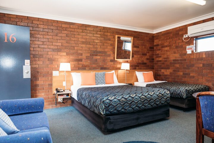 Room 16 of 87