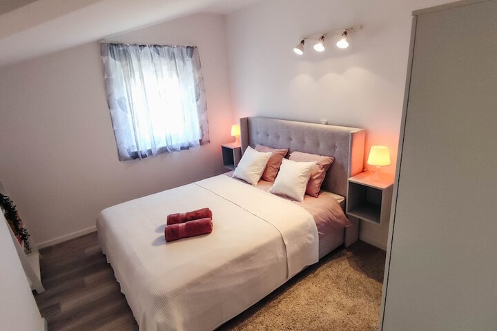 Room 11 of 72