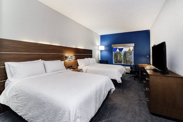 2 Queen Beds (3 of 14)