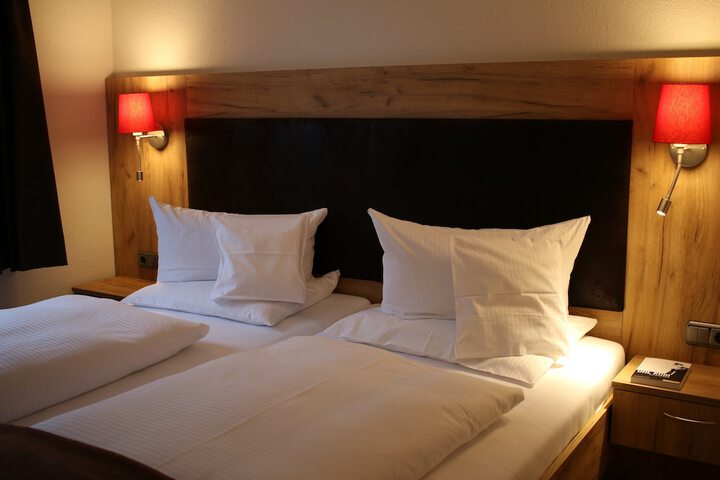 Room 5 of 174
