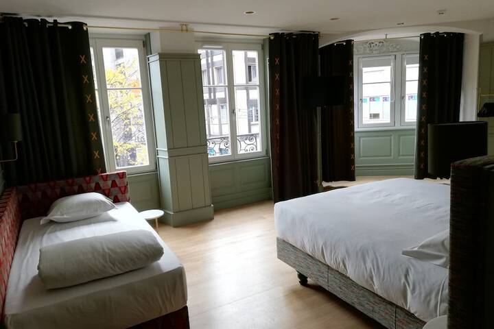 Room 43 of 78