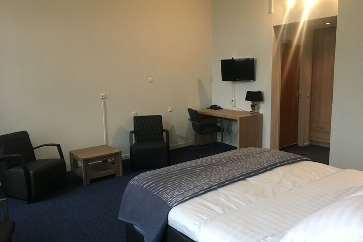 Room 6 of 51