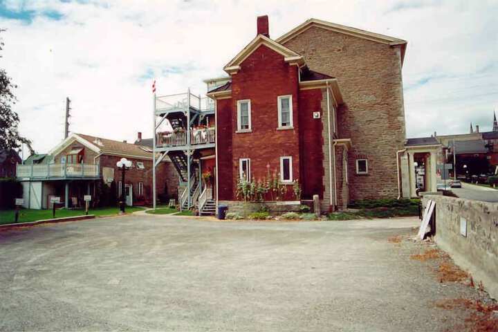 Hotel Exterior 140 of 148