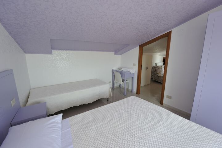Room 10 of 30