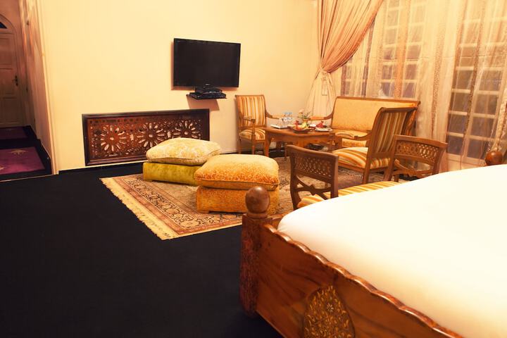 Room 9 of 30