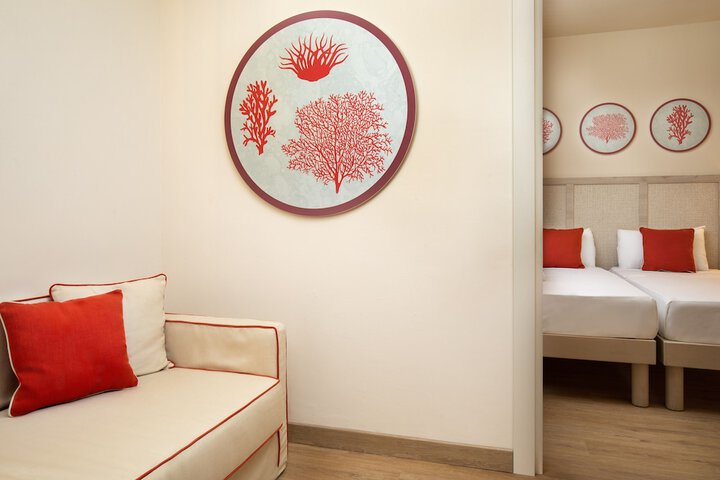 Room 7 of 32