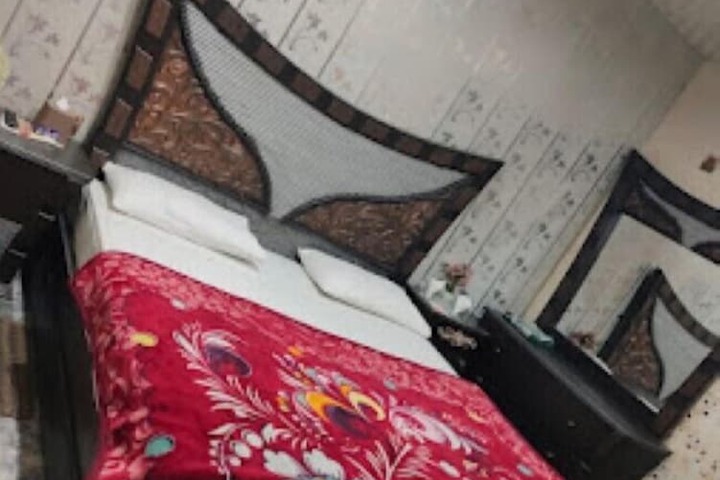 Room 12 of 17