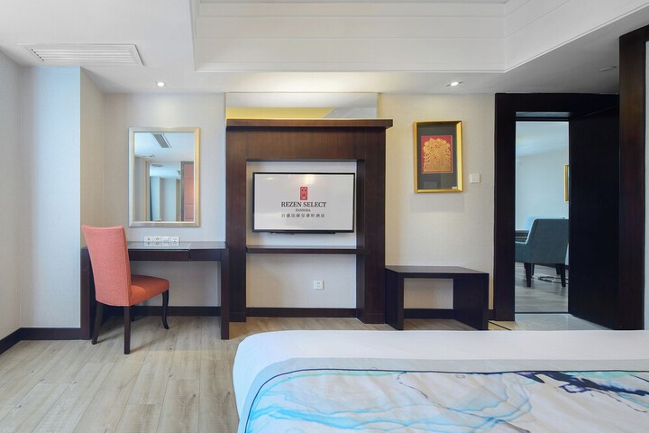 Room 35 of 71