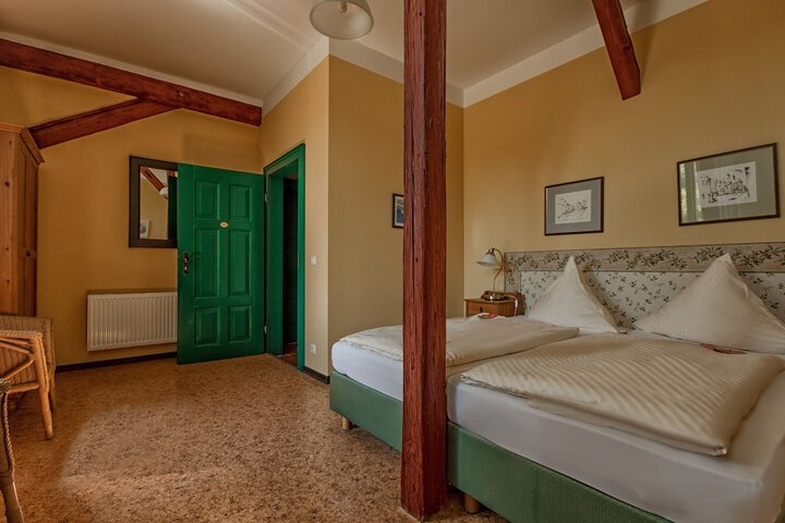 Room 19 of 73