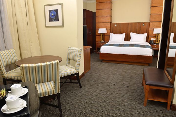 Room 27 of 168