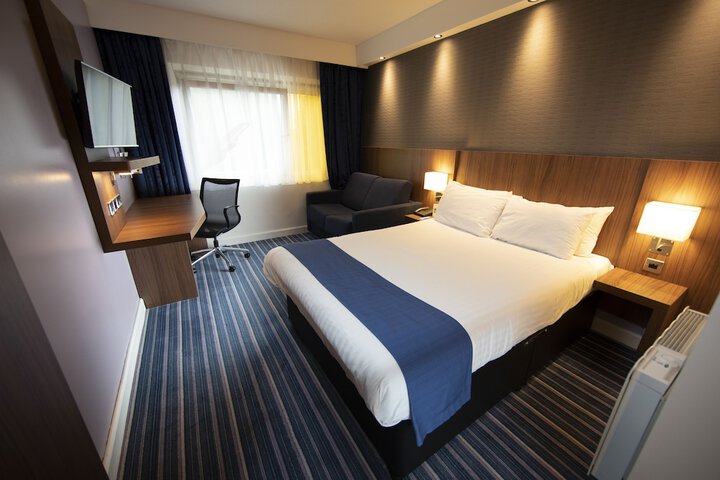 Room 13 of 35