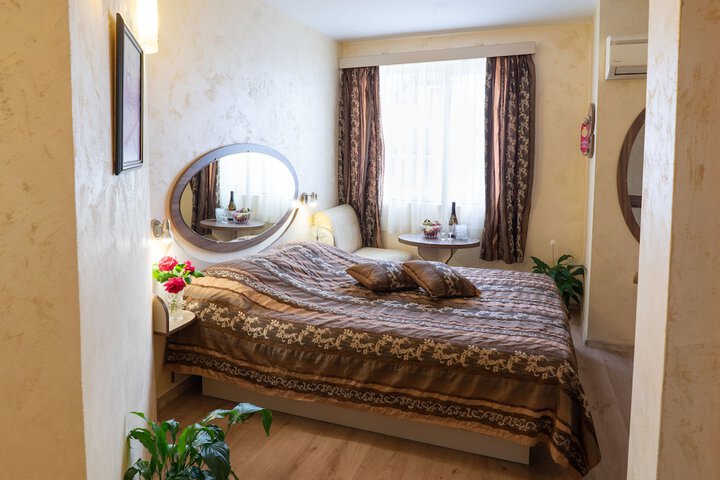 Room 16 of 25