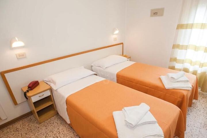Room 13 of 29