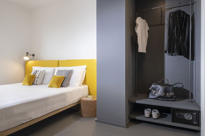Room 7 of 33