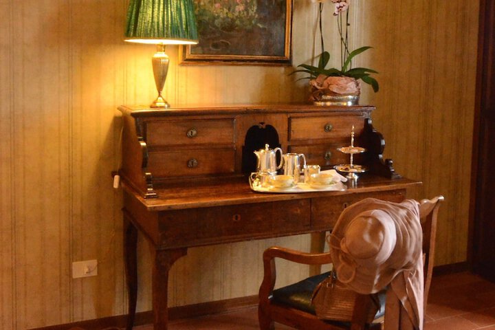 Room 27 of 66