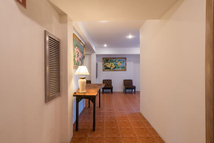 Ballroom/Hall 86 of 102