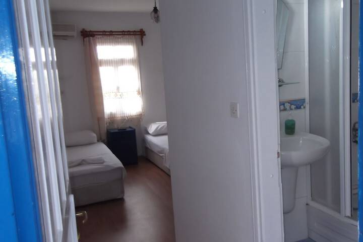 Room 4 of 15