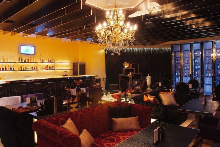 Lounge 43 of 54