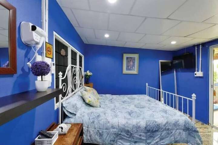 Room 16 of 80