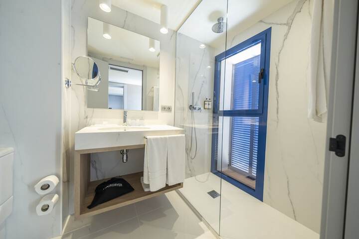 Room 42 of 75