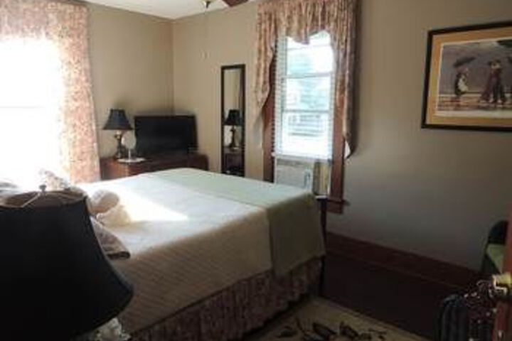 Room 9 of 18