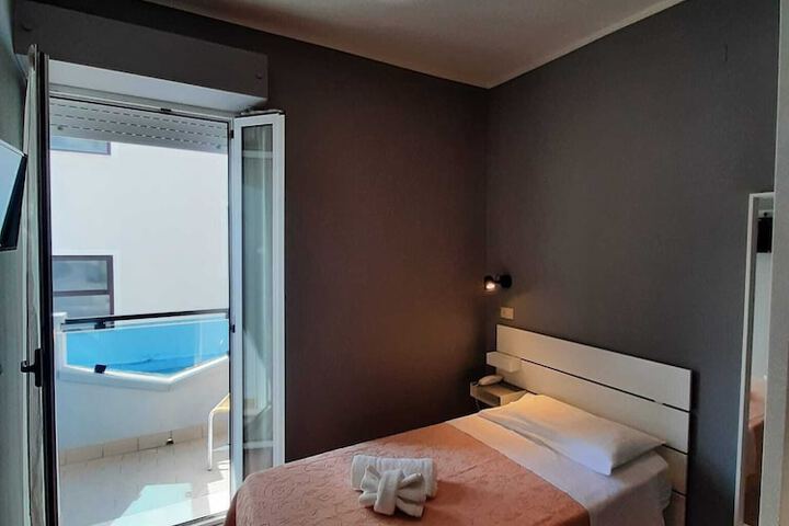Room 15 of 54