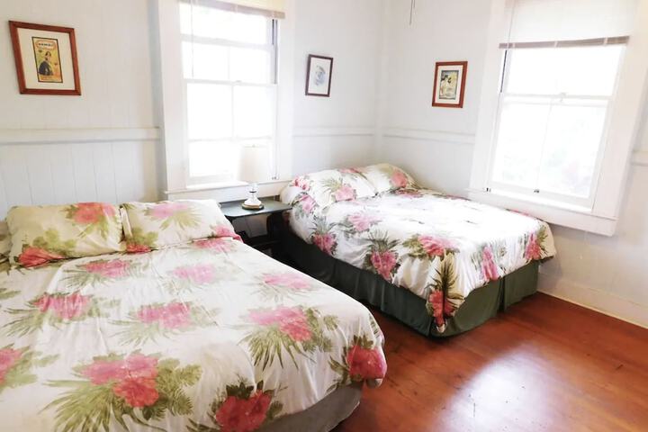 Room 7 of 102