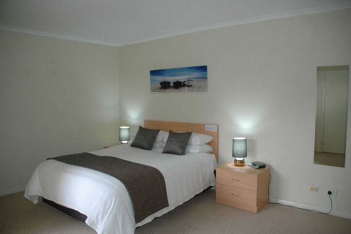 Room 7 of 32