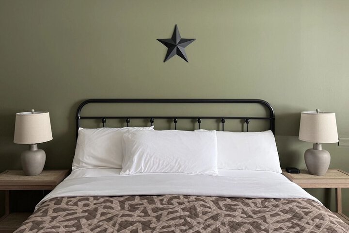 Room 13 of 20
