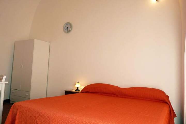 Room 6 of 35