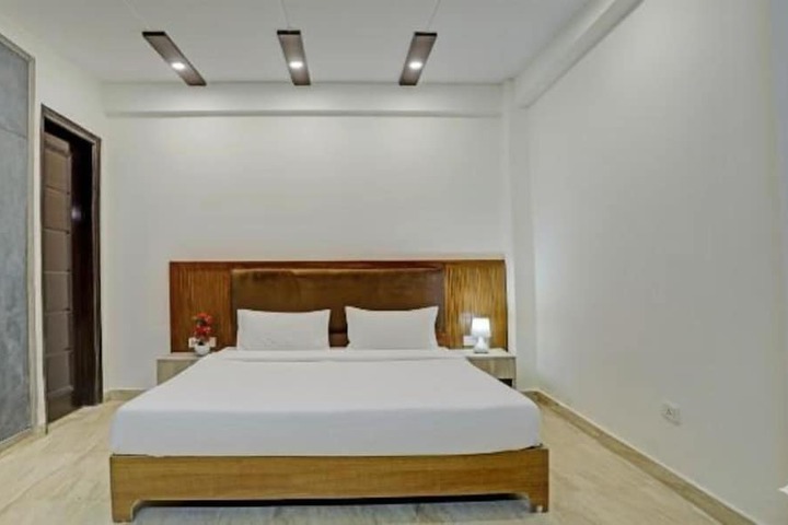 Room 8 of 23
