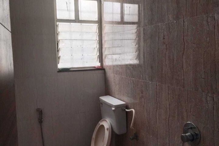 Room 7 of 9