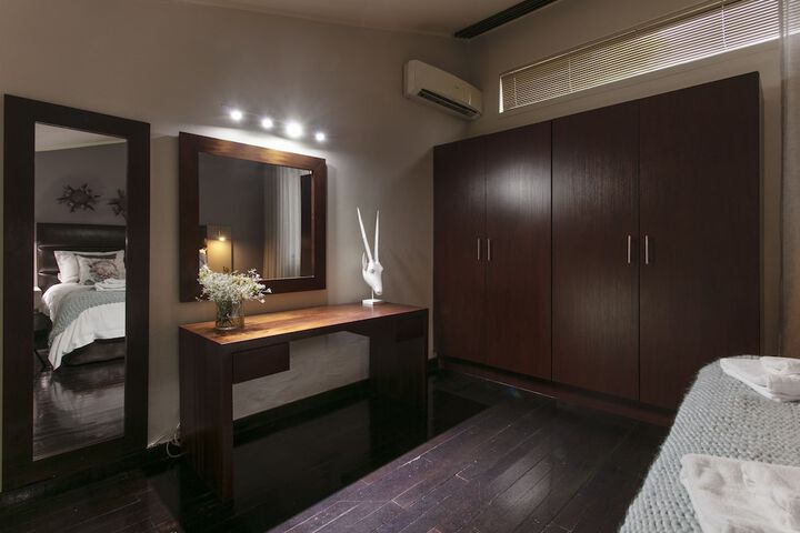 Room 11 of 36