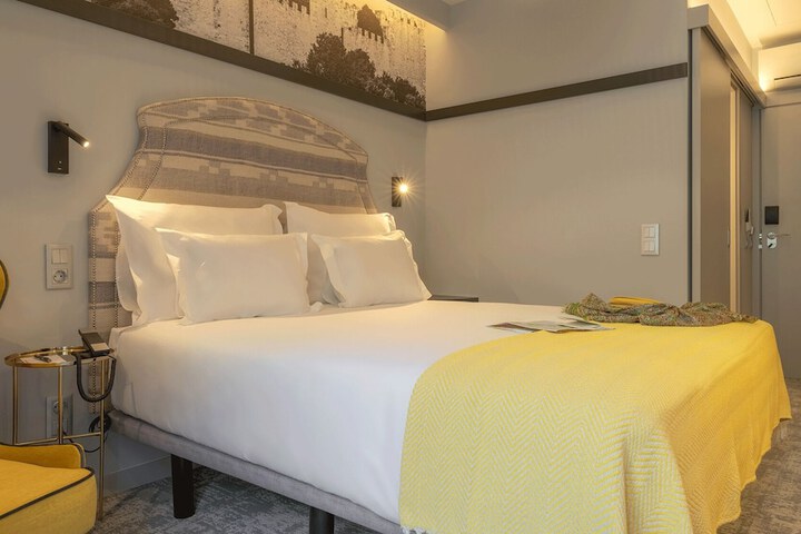 Room 6 of 39
