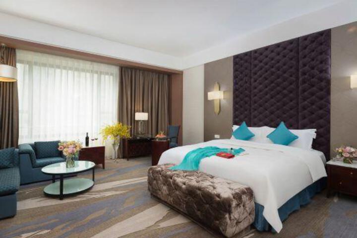 Room 13 of 23