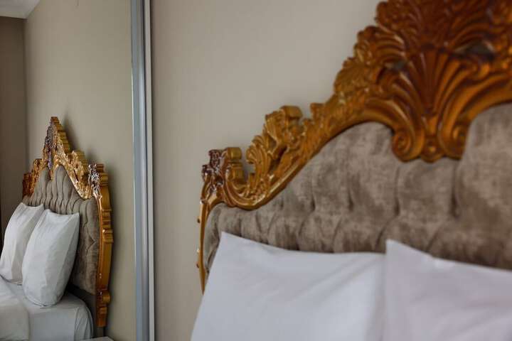 Room 93 of 136